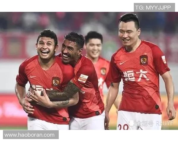 大连与恒大激战正酣比分悬念重重球迷期待精彩瞬间 大连与恒大激战正酣比分悬念重重球迷期待精彩瞬间